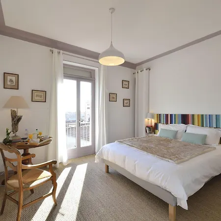 Du Roc Fleuri Bed & Breakfast 3*