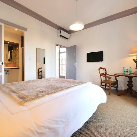 Du Roc Fleuri Bed & Breakfast 3*