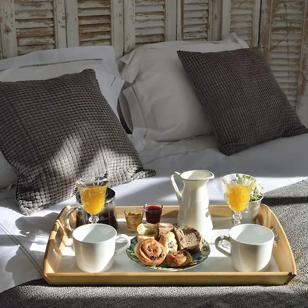 Du Roc Fleuri Bed & Breakfast