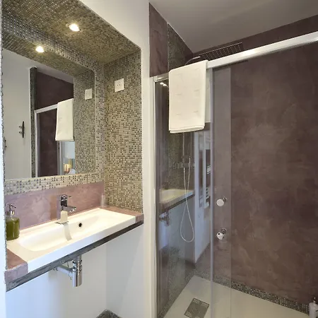 Du Roc Fleuri Bed & Breakfast