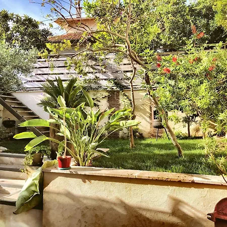 ベッド・アンド・ブレックファスト Du Roc Fleuri