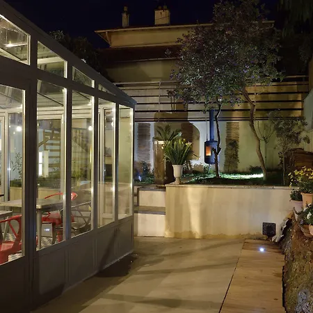 Du Roc Fleuri Bed & Breakfast 3*