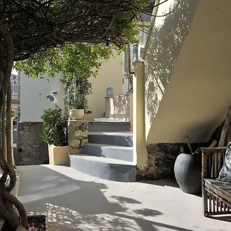 Du Roc Fleuri Bed & Breakfast