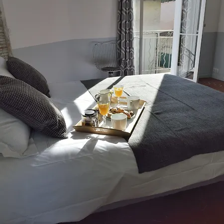 Du Roc Fleuri Bed & Breakfast