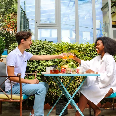 Du Roc Fleuri Bed & Breakfast 3*