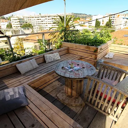 Du Roc Fleuri Bed & Breakfast 2*