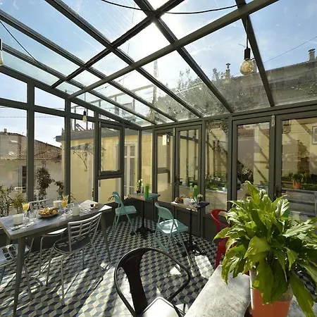 Du Roc Fleuri Bed & Breakfast 2*
