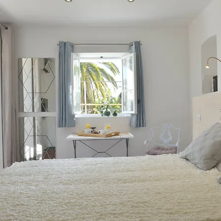 Du Roc Fleuri Bed & Breakfast