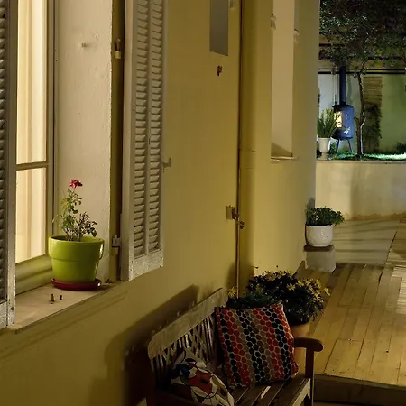 Du Roc Fleuri Bed & Breakfast 2*
