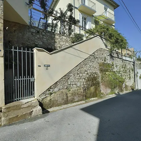 Du Roc Fleuri Bed & Breakfast
