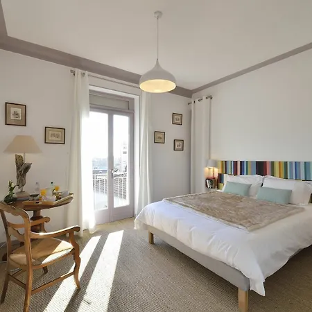 Du Roc Fleuri Bed & Breakfast 2*