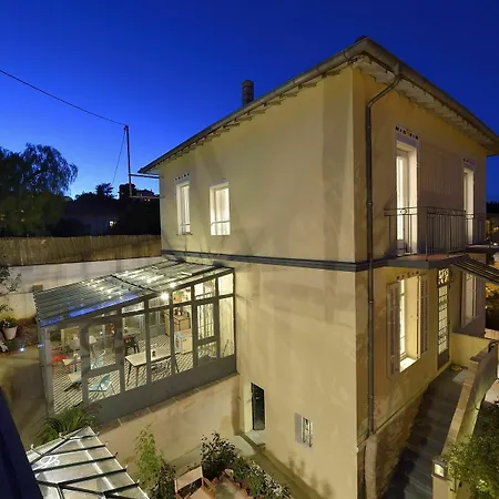 Du Roc Fleuri Bed & Breakfast