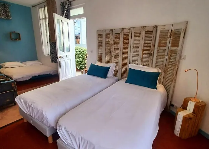 Du Roc Fleuri Bed & Breakfast 3*