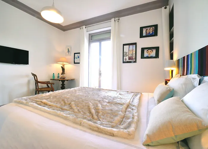 Du Roc Fleuri לינה וארוחת בוקר קאן