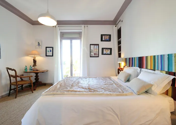 Du Roc Fleuri לינה וארוחת בוקר