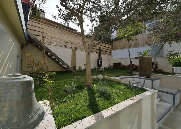 Du Roc Fleuri לינה וארוחת בוקר קאן