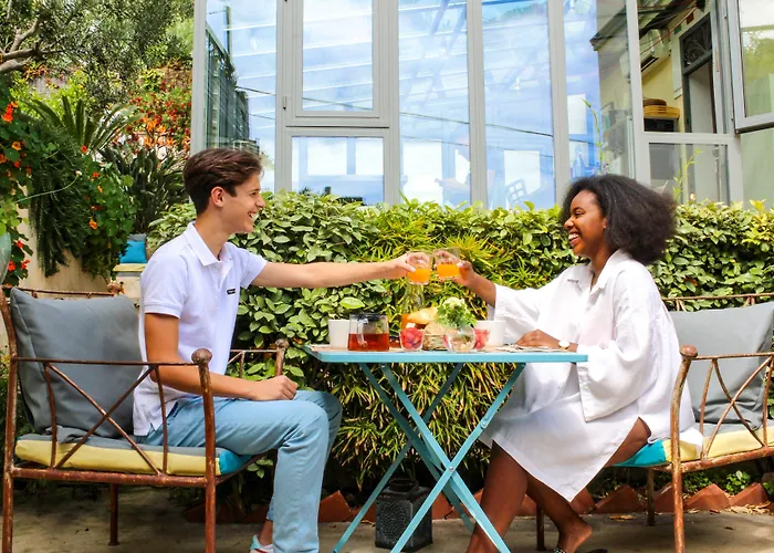 Du Roc Fleuri לינה וארוחת בוקר 3*