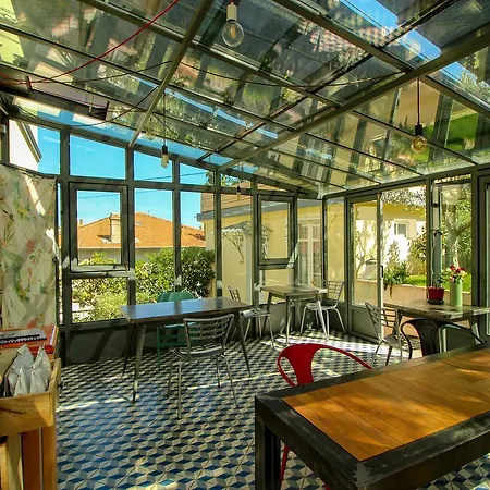 Du Roc Fleuri Bed & Breakfast 2*