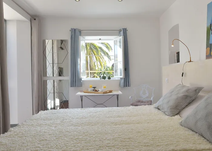 Du Roc Fleuri Bed and breakfast 3*