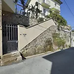 לינה וארוחת בוקר Du Roc Fleuri