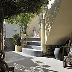 Du Roc Fleuri לינה וארוחת בוקר