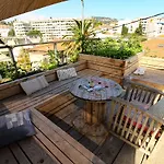Du Roc Fleuri לינה וארוחת בוקר 3*